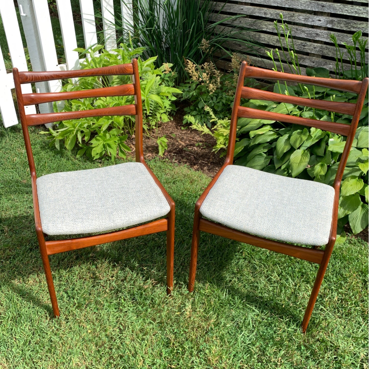 Mid Century Modern Style Dining Chairs